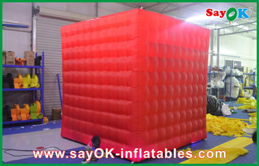 Cabina gonfiabile rossa della foto di 2 porte della tenda gonfiabile del cubo con uso d'apertura superiore del parco di divertimenti