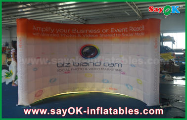 La cabina di evento visualizza 3 x 1,5 x 2,3 m. Led Wall Inflatable Photobooth con stampa