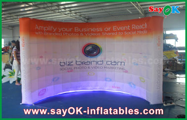 La cabina di evento visualizza 3 x 1,5 x 2,3 m. Led Wall Inflatable Photobooth con stampa