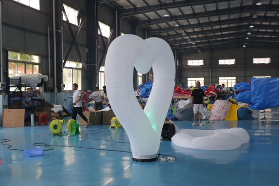 luce della cinghia LED del cuore della decorazione di 2.5M Diameter Inflatable Lighting