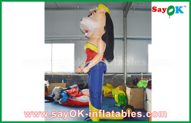 Palloni pubblicitari gonfiabili Altezza 2m Personaggi di cartoni animati gonfiabili Vacca imperatrice gonfiabile con soffiatore incorporato
