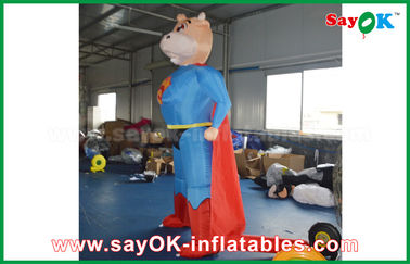 Palloni pubblicitari gonfiabili Blu / Rosso Pallone gonfiabile Superman Cow Personalizzabile Animali Personalità Pallone