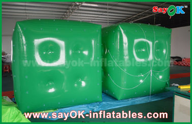 Annunciando il pallone gonfiabile verde bianco/il pallone elio del cubo con il logo stampi