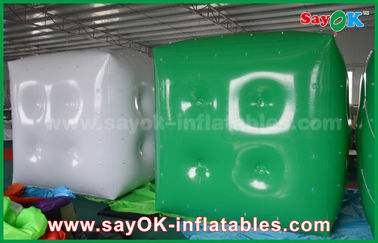 Annunciando il pallone gonfiabile verde bianco/il pallone elio del cubo con il logo stampi