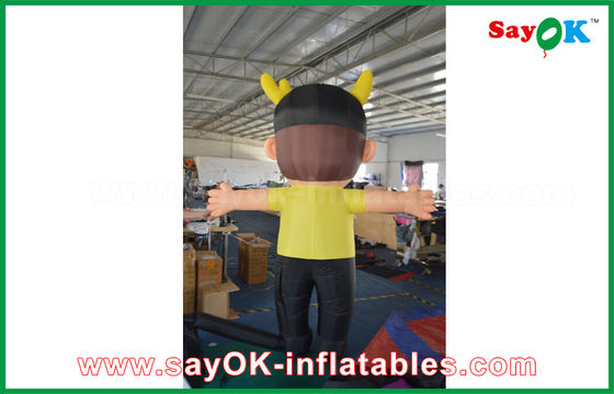 Personaggi di cartoni animati gonfiabili tessuto di Oxford personaggi di cartoni animati gonfiabili ragazzo giallo bambini per la pubblicità