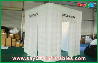 Tenda portatile gonfiabile bianca di Photobooth del cubo della foto delle porte gonfiabili dello studio 3 con la dimensione di 2.5m