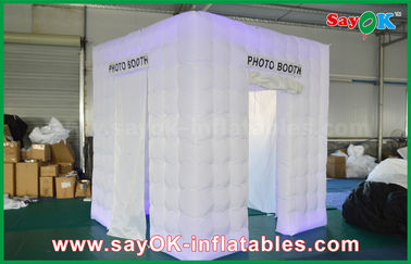Tenda portatile gonfiabile bianca di Photobooth del cubo della foto delle porte gonfiabili dello studio 3 con la dimensione di 2.5m