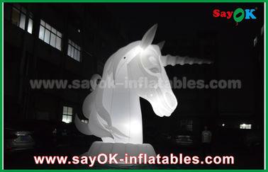 Personaggi di cartoni animati gonfiati in bianco completo Oxfiord tessuto gonfiabile cavallo unicorno con luce a LED