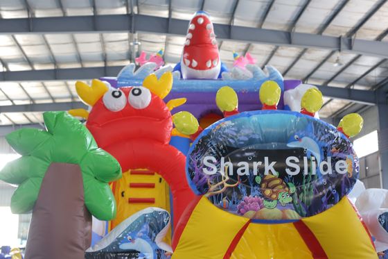 Slide secco gonfiabile stampato su misura con castello a balzo per eventi per bambini