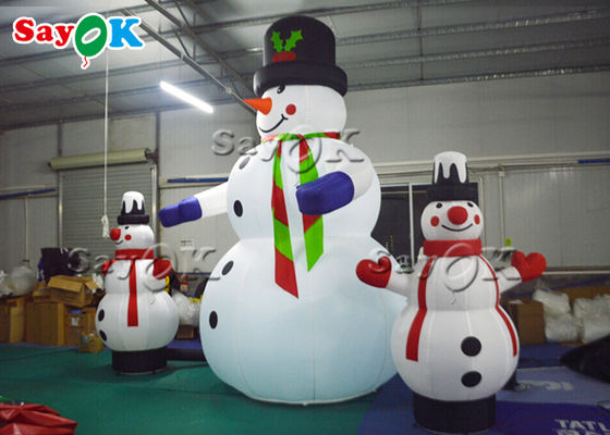 Il LED accende il pupazzo di neve gonfiabile di Natale per la decorazione dell'iarda