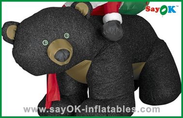Decorazione gonfiabile di Natale del pupazzo di neve di Santa di Natale con il regalo e l'orso nero
