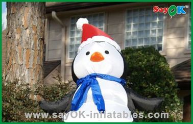 Decorazioni gonfiabili di festa di Natale del pupazzo di neve sveglio di Santa con il cappello di Santa