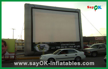 Schermo di film gonfiabile all'aperto sullo schermo di proiezione gonfiabile della strada