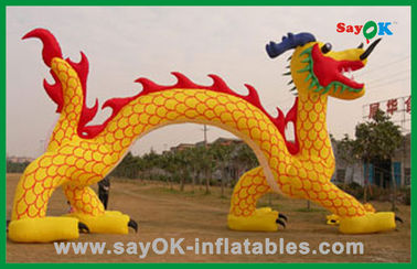 Personaggi dei cartoni animati gonfiabili del drago cinese gonfiabile giallo su ordinazione per le attività