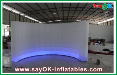 Tenda gonfiabile bianca impermeabile, parete gonfiabile curva dell'aria per la tenda di mostra gonfiabile con la luce del LED