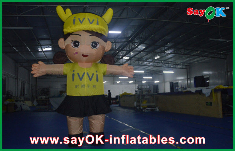 Grandi personaggi gonfiabili Simulazione 3D Disegno personaggi di cartoni animati gonfiabili Logo di stampa per esterni