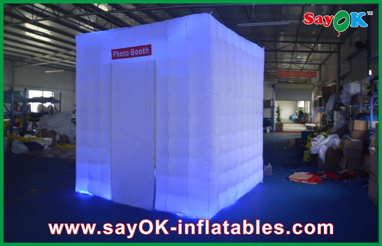 La cabina della foto ha condotto il logo gonfiabile della cabina della foto del bello cubo delle luci per i club all'aperto
