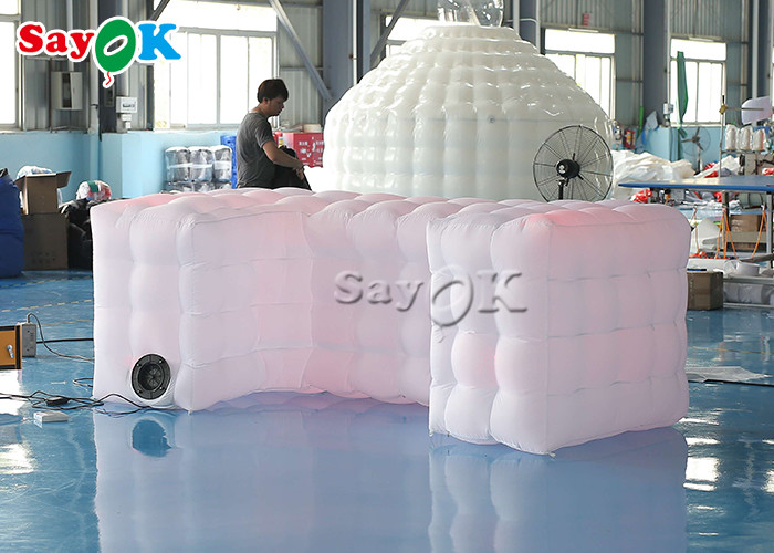 La tenda LED dell'aria della famiglia ha illuminato il contatore gonfiabile di Antivari con il ventilatore per i partiti del negozio della bevanda della birra